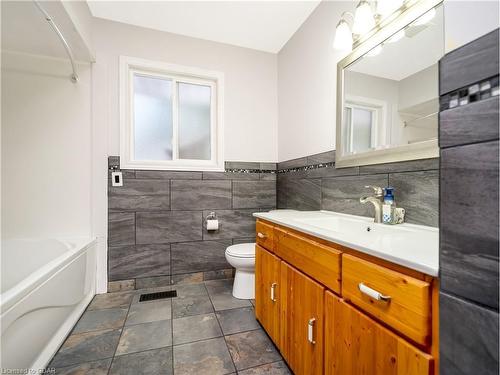 100 Fall Street N, Rockwood, ON - Indoor Photo Showing Bathroom