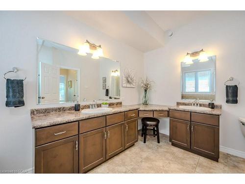 122 Kortright Road E, Guelph, ON - Indoor Photo Showing Bathroom