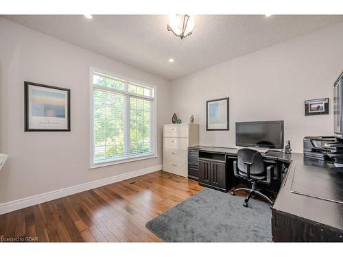 122 Kortright Road E, Guelph, ON - Indoor Photo Showing Office