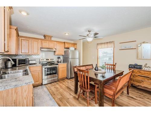 41 Cedarbush Crescent Pvt Crescent, Puslinch, ON - Indoor Photo Showing Kitchen With Double Sink