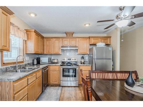 41 Cedarbush Crescent Pvt Crescent, Puslinch, ON - Indoor Photo Showing Kitchen With Double Sink