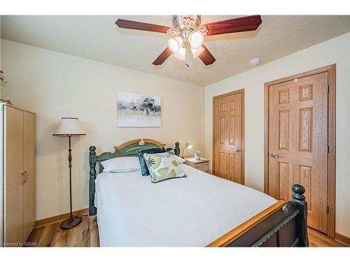 41 Cedarbush Crescent Pvt Crescent, Puslinch, ON - Indoor Photo Showing Bedroom