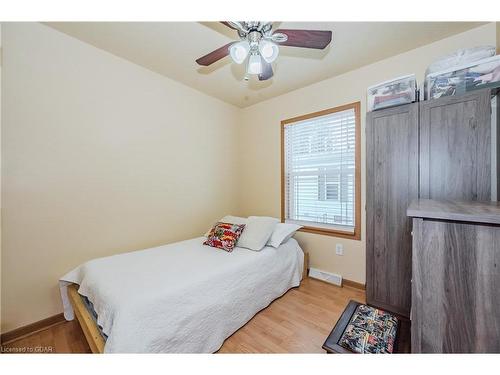 41 Cedarbush Crescent Pvt Crescent, Puslinch, ON - Indoor Photo Showing Bedroom