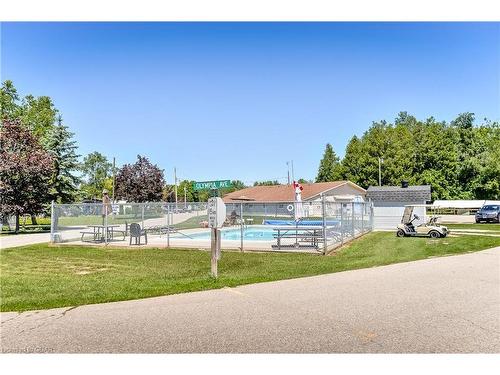 41 Cedarbush Crescent Pvt Crescent, Puslinch, ON - Outdoor With In Ground Pool