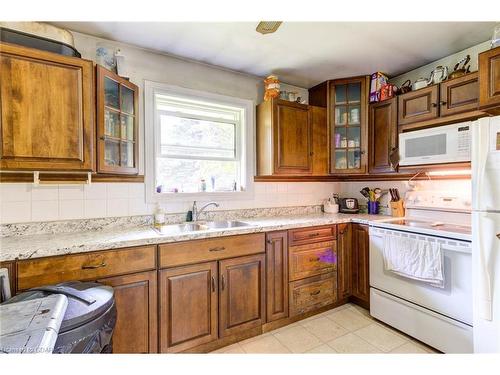 85670 Southgate 8 Road, Conn, ON - Indoor Photo Showing Kitchen With Double Sink