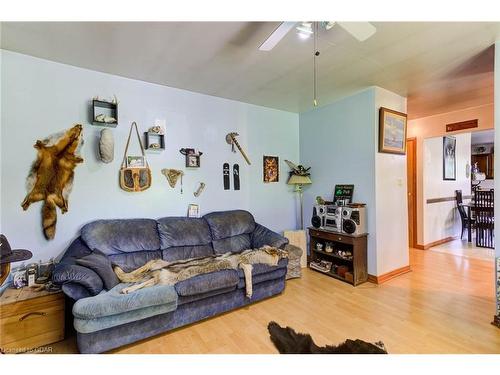 85670 Southgate 8 Road, Conn, ON - Indoor Photo Showing Living Room