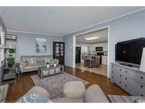 40 Bullfrog Drive Pvt Drive, Puslinch, ON - Indoor Photo Showing Living Room