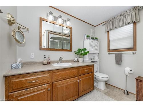 40 Bullfrog Drive Pvt Drive, Puslinch, ON - Indoor Photo Showing Bathroom