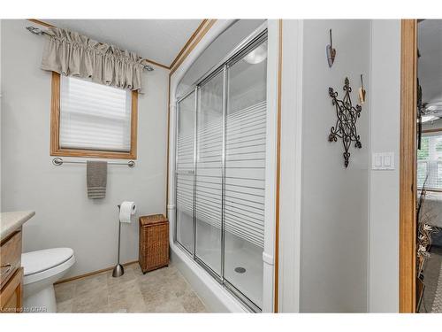 40 Bullfrog Drive Pvt Drive, Puslinch, ON - Indoor Photo Showing Bathroom