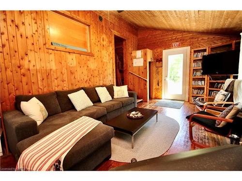 82 Mcivor Drive, Miller Lake, ON - Indoor Photo Showing Living Room