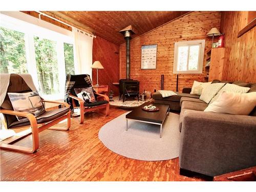 82 Mcivor Drive, Miller Lake, ON - Indoor Photo Showing Living Room