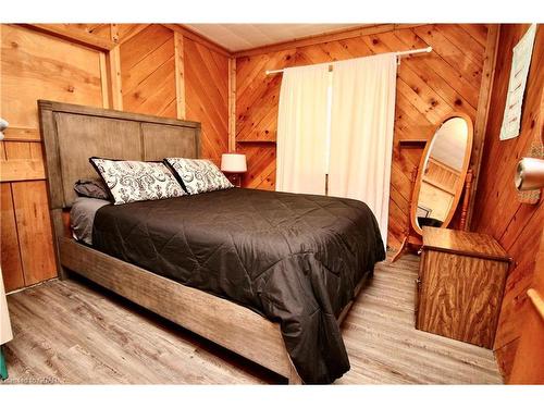 82 Mcivor Drive, Miller Lake, ON - Indoor Photo Showing Bedroom