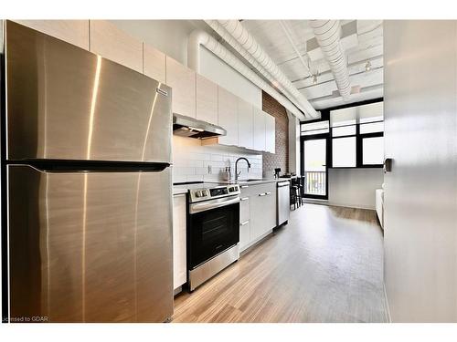 301-120 Huron Street, Guelph, ON - Indoor Photo Showing Kitchen