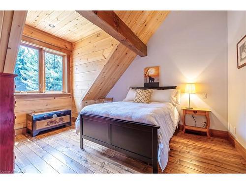 9209 27 Sideroad, Erin, ON - Indoor Photo Showing Bedroom