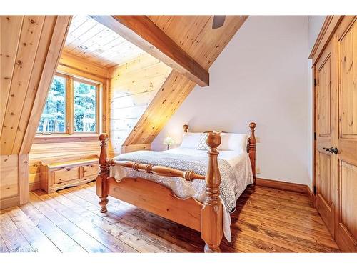 9209 27 Sideroad, Erin, ON - Indoor Photo Showing Bedroom