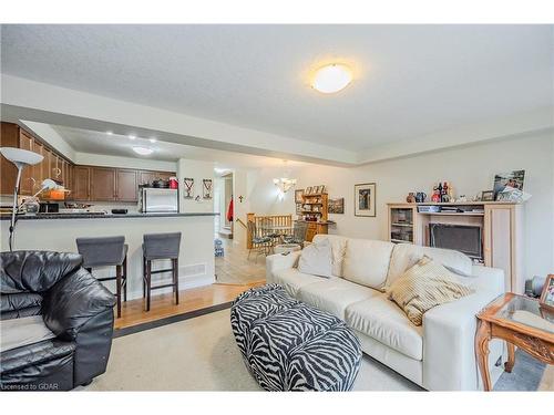 51-167 Arkell Road, Guelph, ON - Indoor Photo Showing Living Room