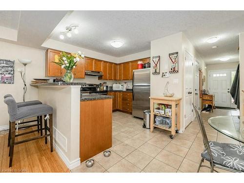 51-167 Arkell Road, Guelph, ON - Indoor Photo Showing Kitchen