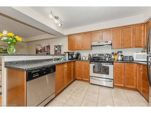 51-167 Arkell Road, Guelph, ON - Indoor Photo Showing Kitchen