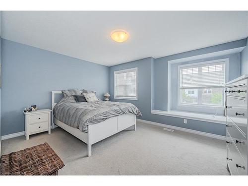 51-167 Arkell Road, Guelph, ON - Indoor Photo Showing Bedroom