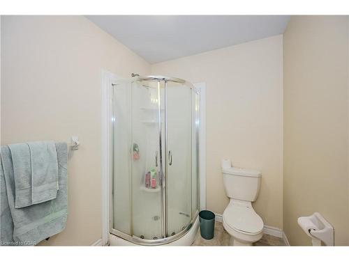 51-167 Arkell Road, Guelph, ON - Indoor Photo Showing Bathroom