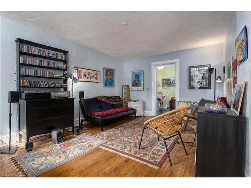 10 Pearl Street, Guelph, ON - Indoor Photo Showing Living Room