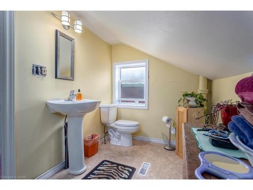 10 Pearl Street, Guelph, ON - Indoor Photo Showing Bathroom