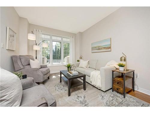 145 Wheeler Court, Rockwood, ON - Indoor Photo Showing Living Room