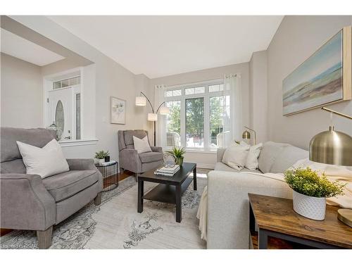 145 Wheeler Court, Rockwood, ON - Indoor Photo Showing Living Room