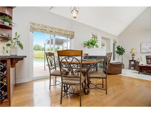 145 Wheeler Court, Rockwood, ON - Indoor Photo Showing Dining Room