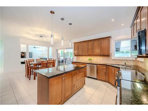 32 Forest Ridge Road, Erin, ON - Indoor Photo Showing Kitchen