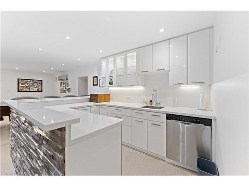 585 Orangeville Road, Fergus, ON - Indoor Photo Showing Kitchen With Upgraded Kitchen