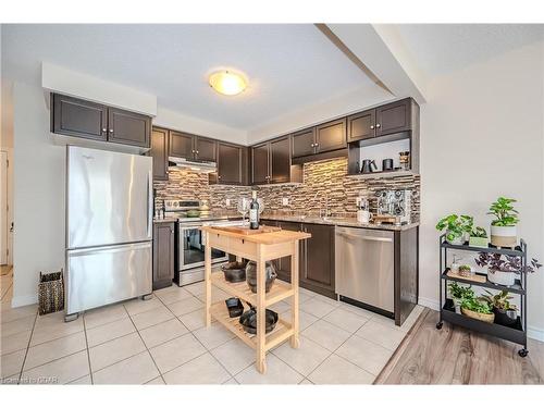 17-361 Arkell Road, Guelph, ON - Indoor Photo Showing Kitchen