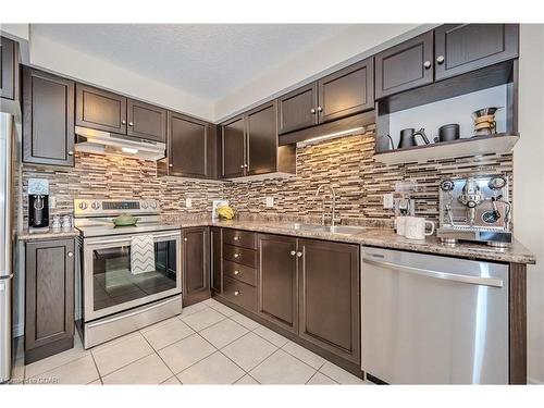 17-361 Arkell Road, Guelph, ON - Indoor Photo Showing Kitchen With Upgraded Kitchen