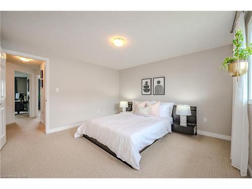 17-361 Arkell Road, Guelph, ON - Indoor Photo Showing Bedroom