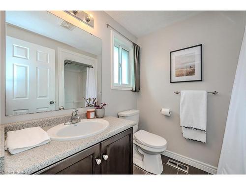 17-361 Arkell Road, Guelph, ON - Indoor Photo Showing Bathroom