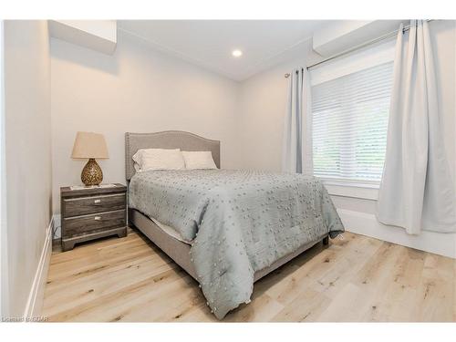 44 Roseview Avenue, Cambridge, ON - Indoor Photo Showing Bedroom