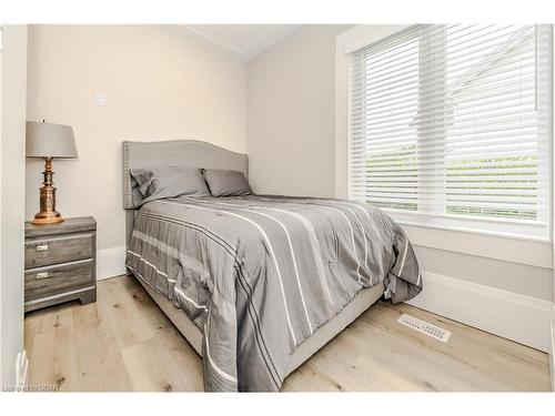 44 Roseview Avenue, Cambridge, ON - Indoor Photo Showing Bedroom