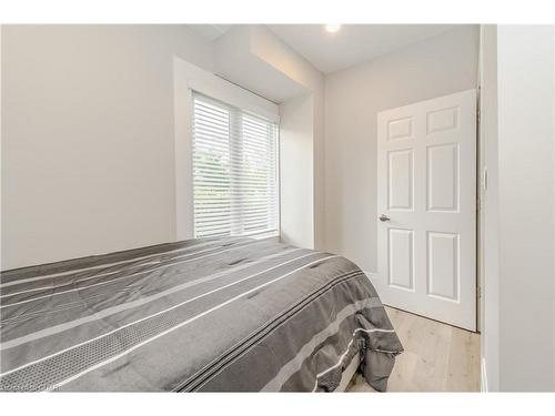 44 Roseview Avenue, Cambridge, ON - Indoor Photo Showing Bedroom