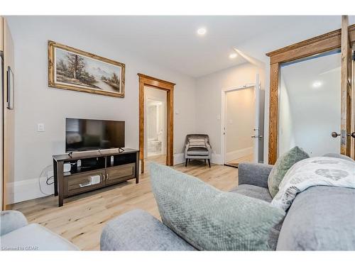 44 Roseview Avenue, Cambridge, ON - Indoor Photo Showing Living Room