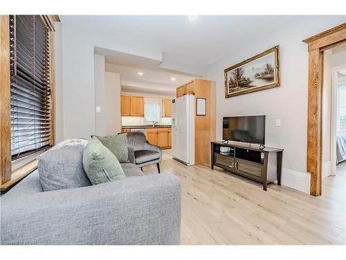 44 Roseview Avenue, Cambridge, ON - Indoor Photo Showing Living Room