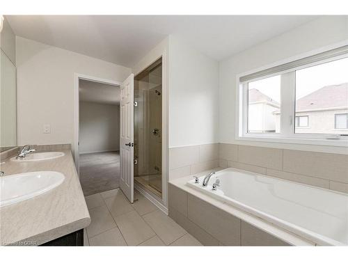 29 Mull Avenue, Caledonia, ON - Indoor Photo Showing Bathroom