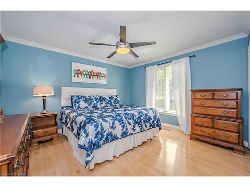 083515 Southgate 8 Road, Mount Forest, ON - Indoor Photo Showing Bedroom