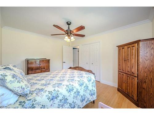 083515 Southgate 8 Road, Mount Forest, ON - Indoor Photo Showing Bedroom