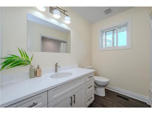 083515 Southgate 8 Road, Mount Forest, ON - Indoor Photo Showing Bathroom