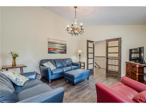 083515 Southgate 8 Road, Mount Forest, ON - Indoor Photo Showing Living Room