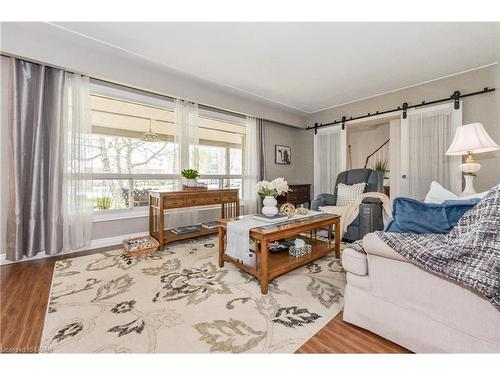 912 Scotland Street, Fergus, ON - Indoor Photo Showing Living Room