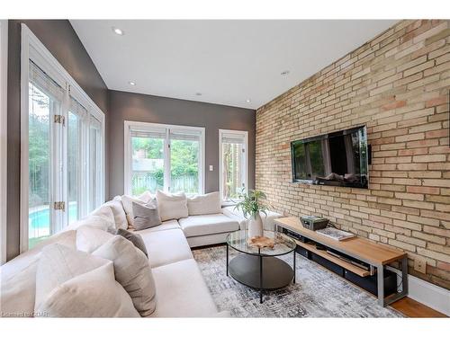 42 Liverpool Street, Guelph, ON - Indoor Photo Showing Living Room