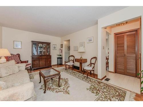 108 Brant Ave, Guelph, ON - Indoor Photo Showing Living Room