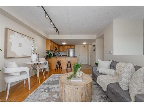 301-43 Waterford Drive, Guelph, ON - Indoor Photo Showing Living Room