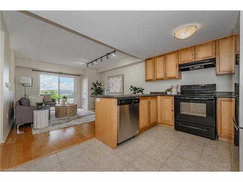 301-43 Waterford Drive, Guelph, ON - Indoor Photo Showing Kitchen